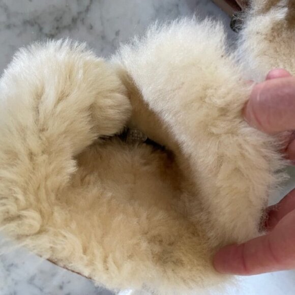 UGG Bailey Button UGG Charm Chestnut Brown Sheepskin Boots Size 6 - Picture 16 of 16